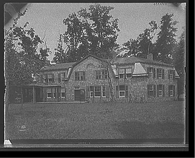 [Suburban home of Mrs. Robert Hoe, Jr., exterior, Port Washington, New York]