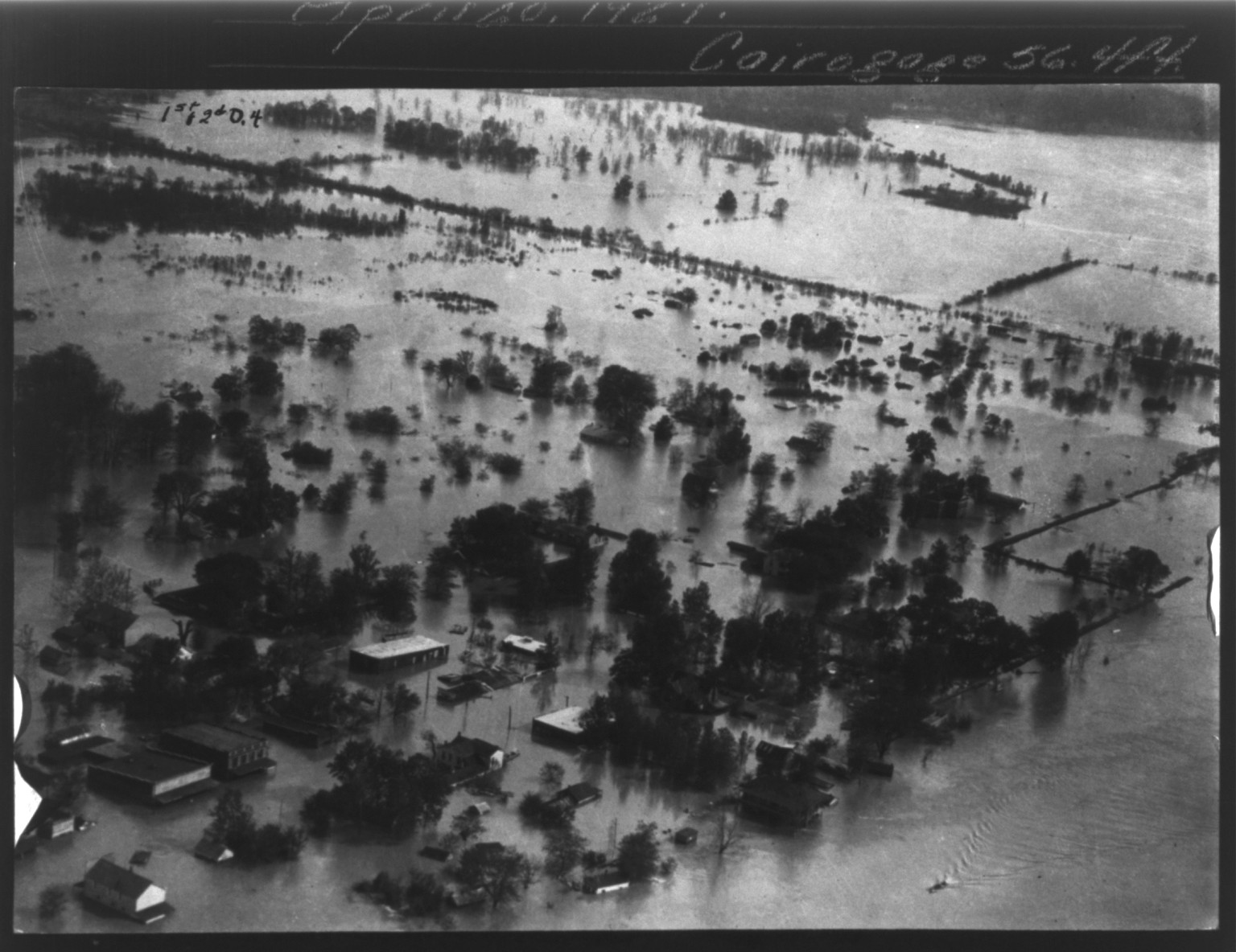 Mississippi River, Columbus, Ky., 1927 April 20. — historic photograph