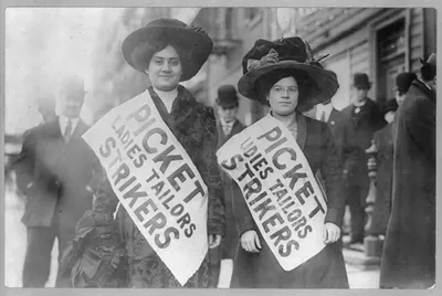 Strikes, ladies tailors, N.Y., Feb. 1910, picket girls on duty