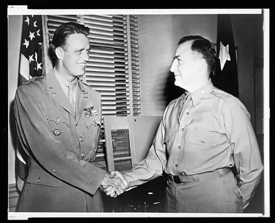 Elliott Roosevelt returns to the U.S.A.
