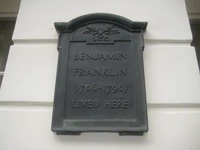Commemorative plaque reading Benjamin Franklin lived here, 1706-1790