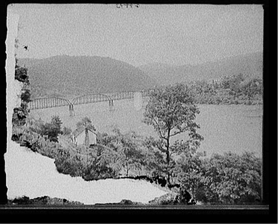 [Down New River from Hinton, Chesapeake & Ohio Railway, Fayette, W. Va.], [between 1900 and 1915] — historic photograph