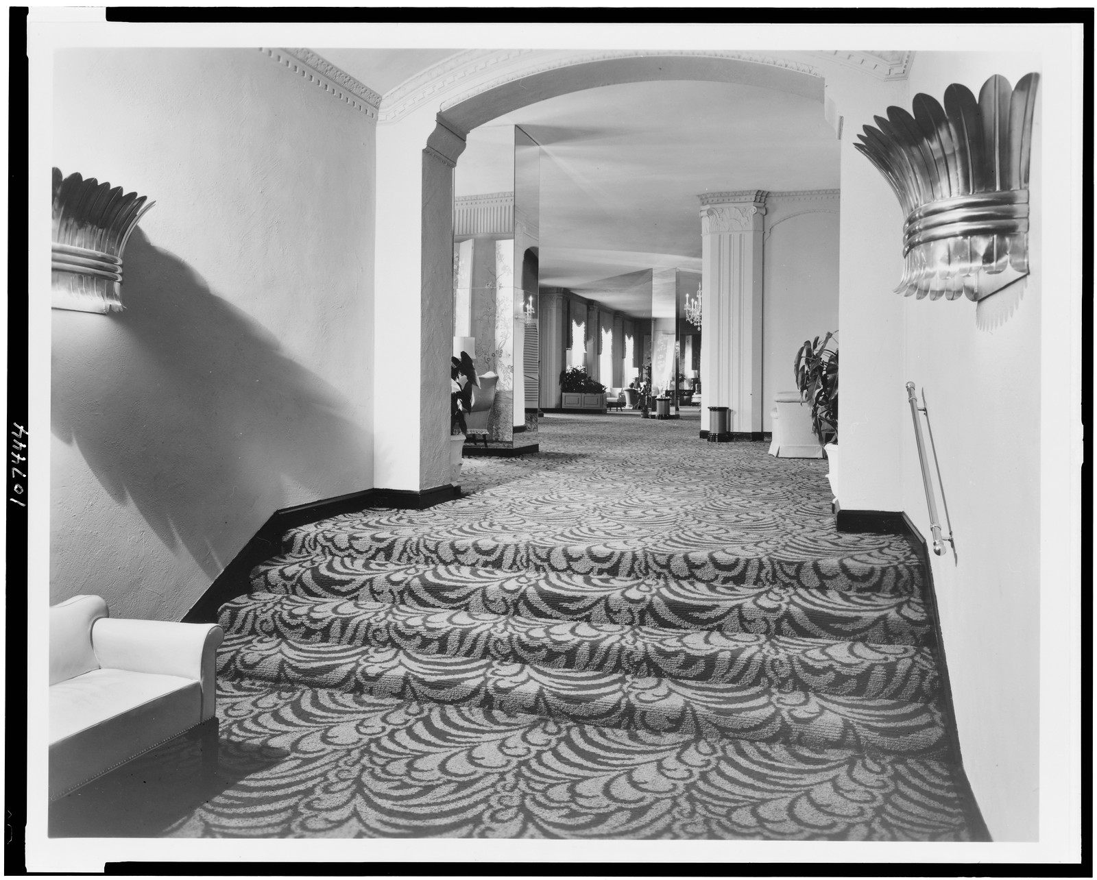 [Lobby in Westchester Apartments, Washington, D.C.] / Horydczak, Washington, D.C., [between ca. 1920 and ca. 1950] — historic photograph