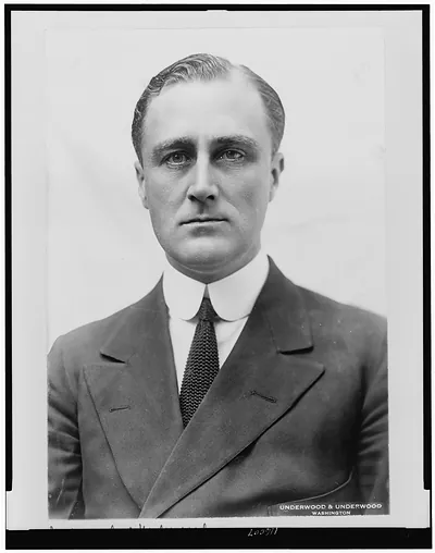 [Franklin Roosevelt, head-and-shoulders portrait, facing front] / Underwood & Underwood, Washington.
