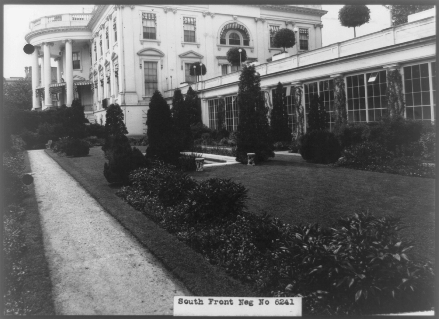 [The White House]: South Front, [between 1909 and 1932] — historic photograph