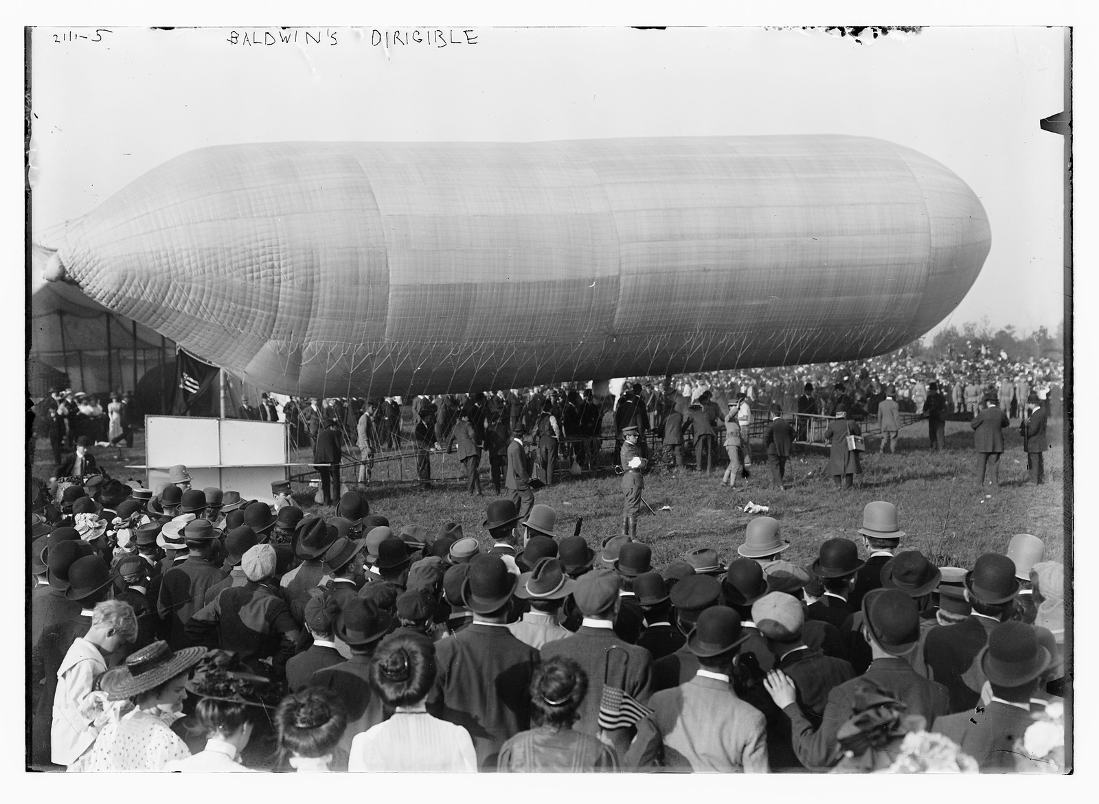 Baldwin's dirigible, n/a — historic photograph