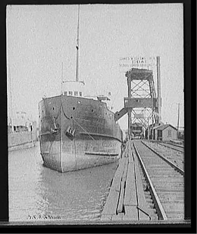 [Freighter Midland King, Cleveland, Ohio]