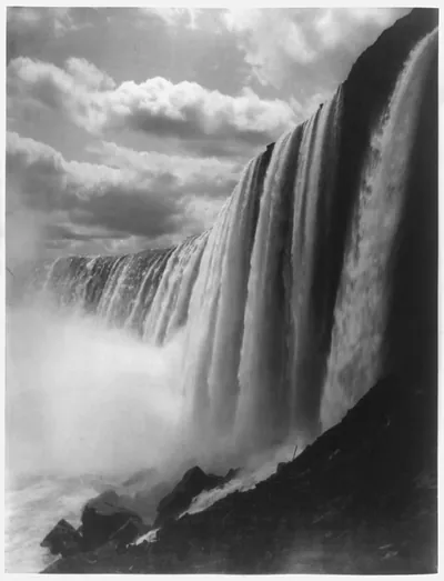 [Niagara Falls, N.Y., close-up view from below] / Geo. Barker, Niagara Falls, N.Y.