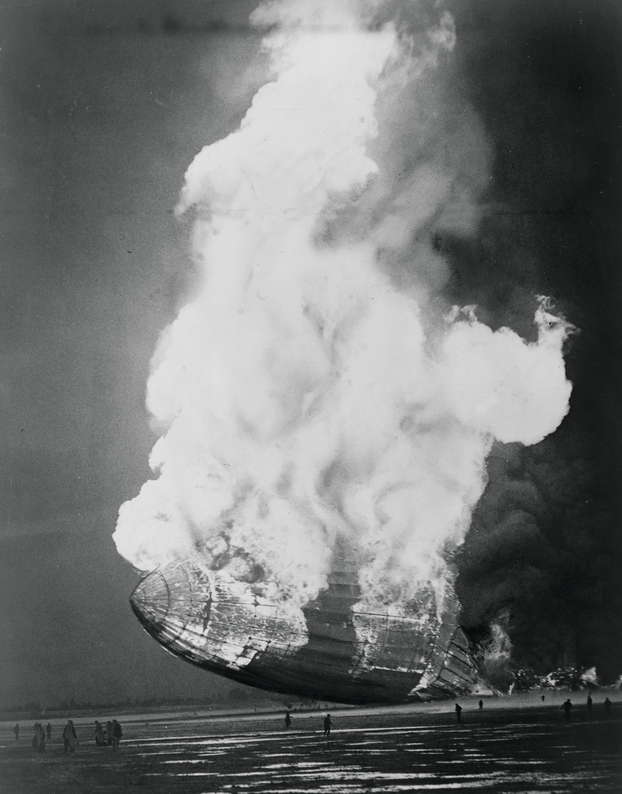 [The Hindenburg hits the ground in flames in Lakehurst, N.J.] — historic photograph