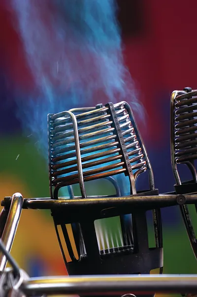 Chrome balloon burner grate with blue flame haze