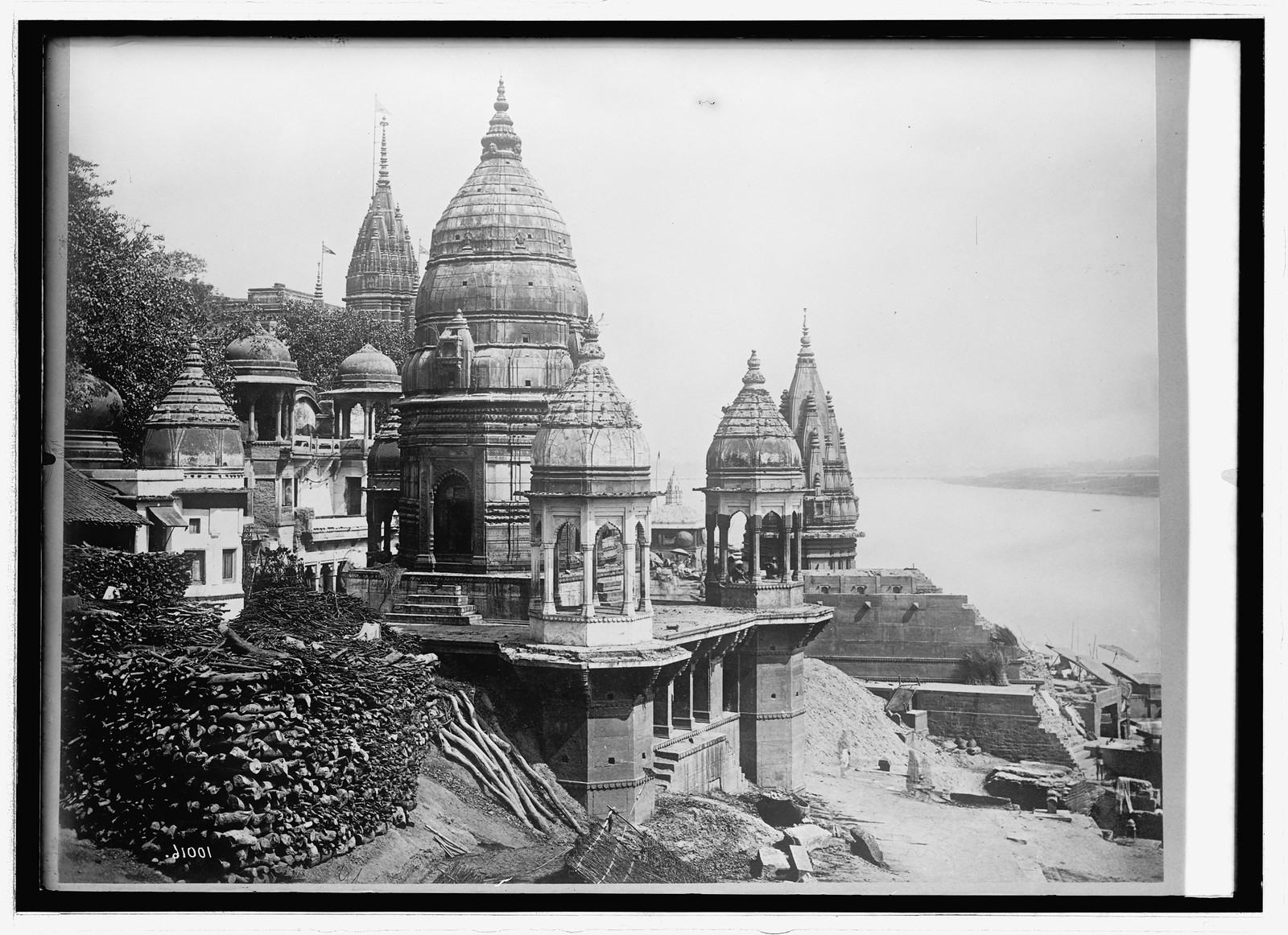 Asia. India, Calcutta burning Ghat, [between 1909 and 1919] — historic photograph