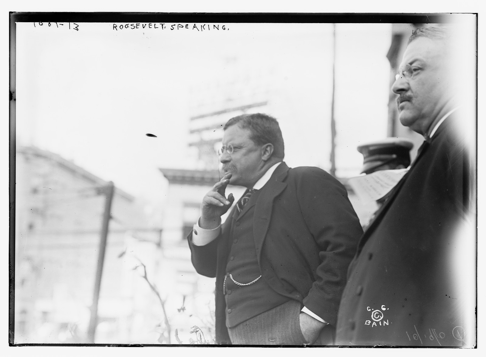 T. Roosevelt preparing to speak, outside, New York (Yonkers), 1910 — historic photograph