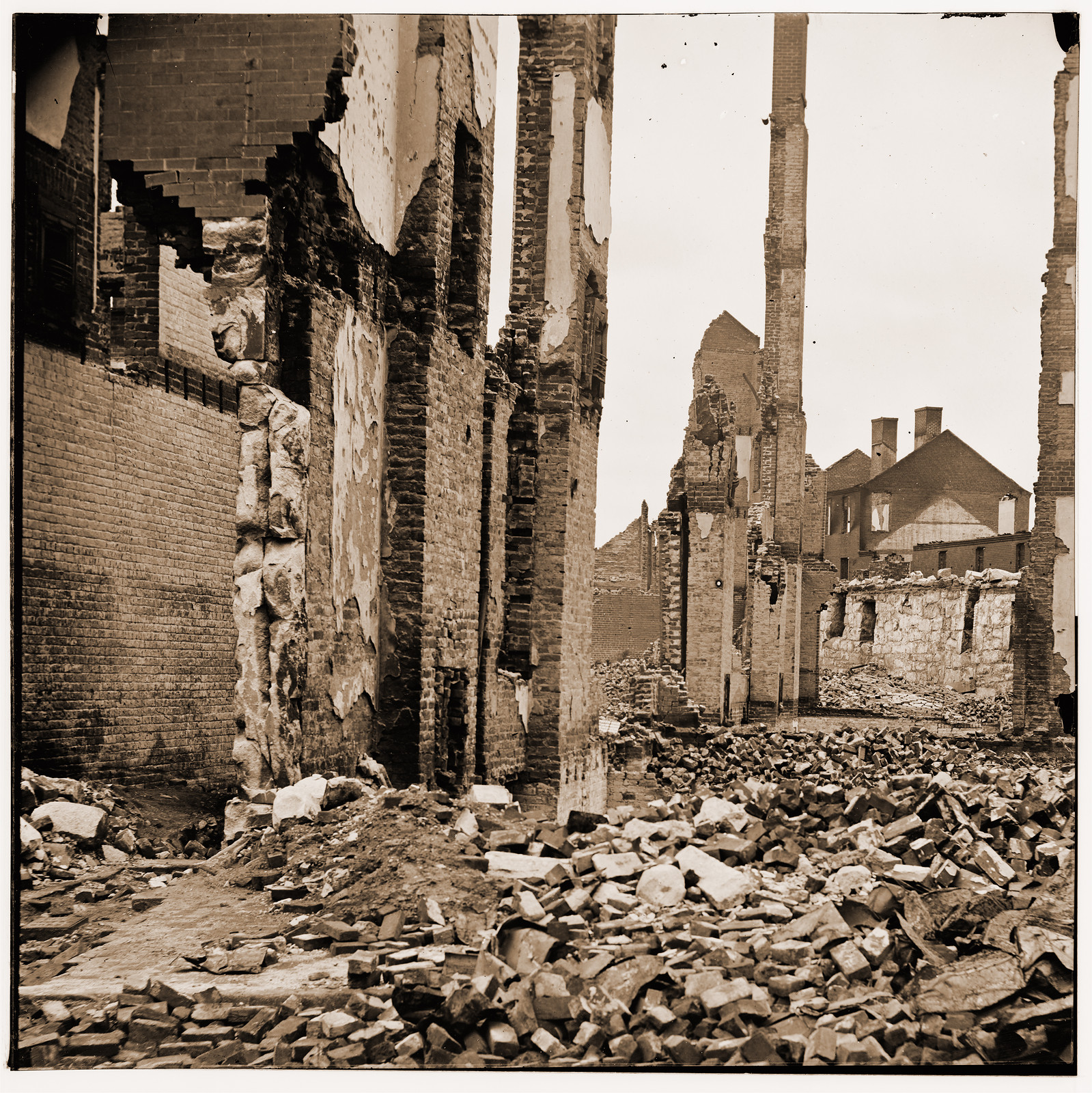 Richmond Virginia. Ruined buildings in the burnt district, 1865 — historic photograph