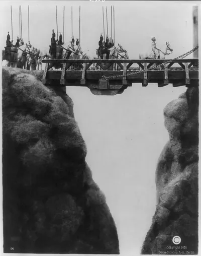 [Siegfried's arrival in Worms; crossing bridge]