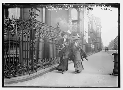 Ethel Roosevelt and Cornelia Landon on street, New York City