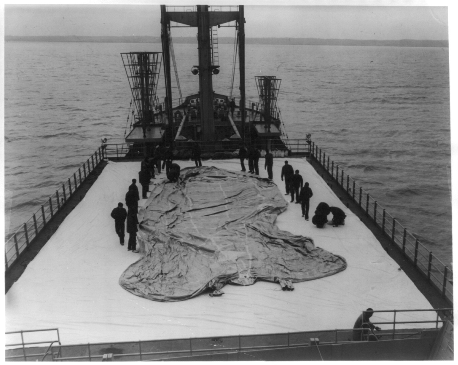 Captive balloon supports Voice of America" antenna", 1952 March 7-8. — historic photograph