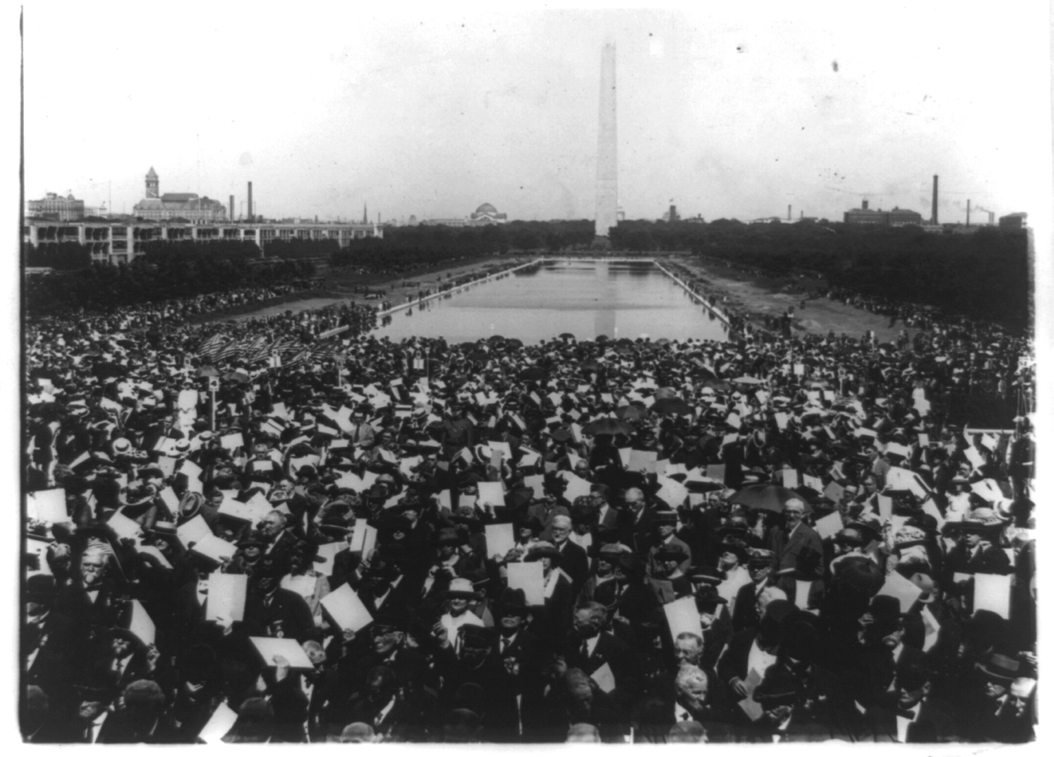 Large crowd with placards by the Reflecting Pool and Washington Monument — historic image