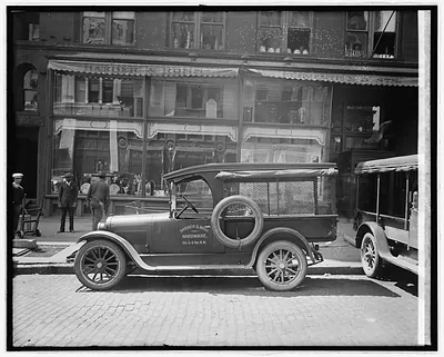 Semmes Motor Co. Barker & Moss truck, [1926]