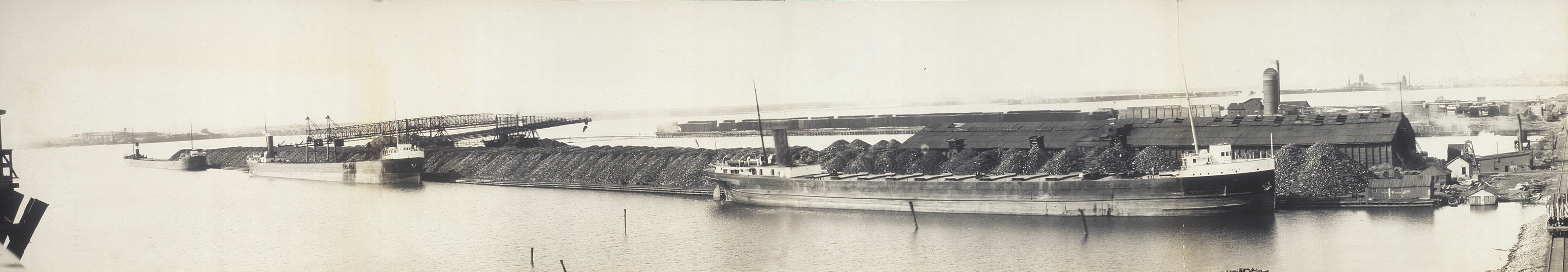 Boston coal docks Duluth, Minnesota, 1907, 1907 — historic image