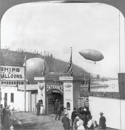 Baldwin's latest airship returning from a flight over the City of Portland [Oregon], Lewis & Clark Centennial