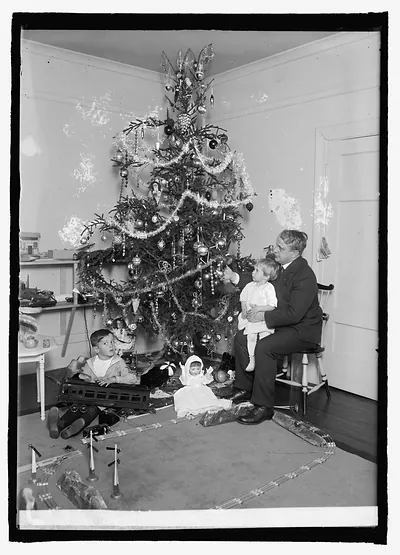 Secty. Davis, Christmas tree, [1921]