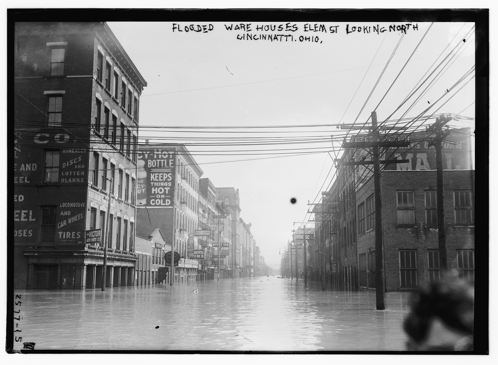 Flooded warehouse Elm St. looking north, Cinncinnati, Ohio, n/a — historic photograph