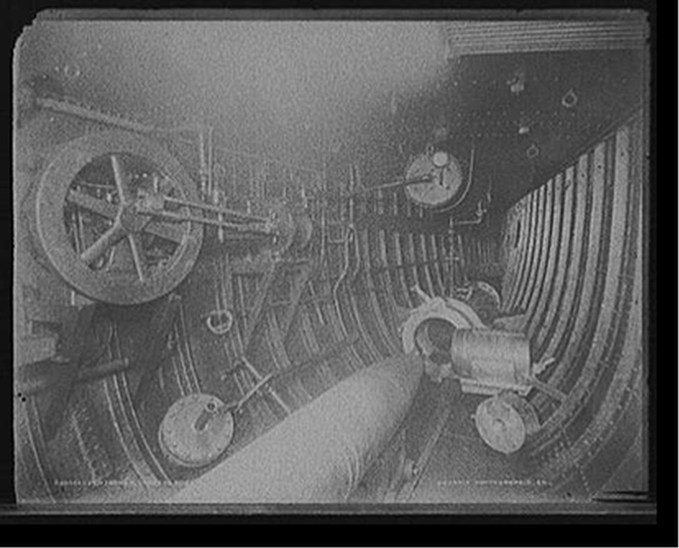 Destroyer, torpedo tube, [between 1882 and 1901] — historic photograph