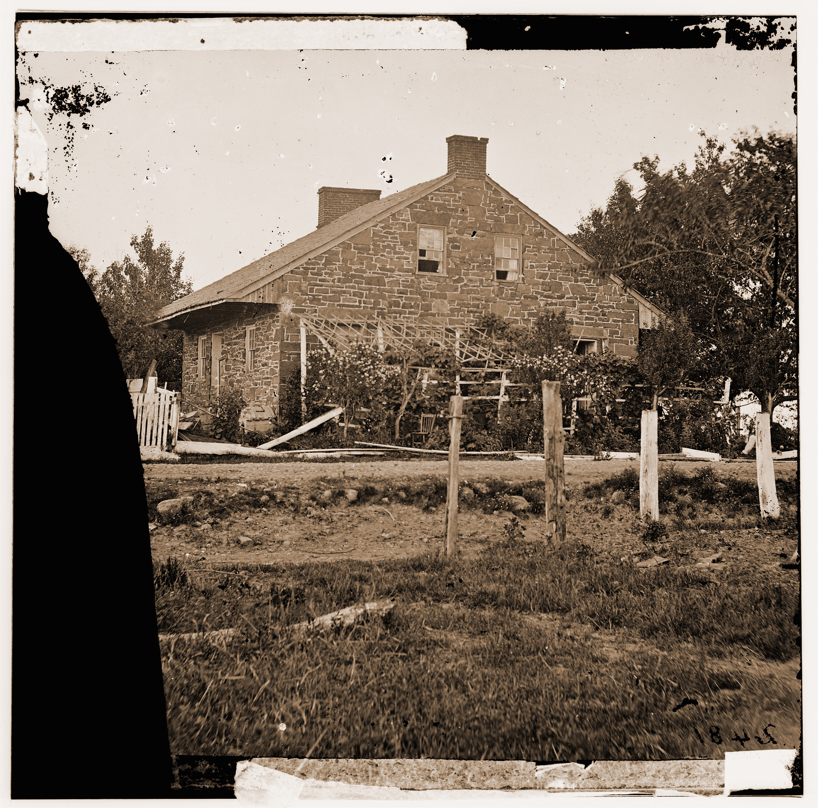 Gettysburg Pennsylvania. Headquarters of Gen. Robert E. Lee on the Chambersburg Pik, 1863 — historic photograph