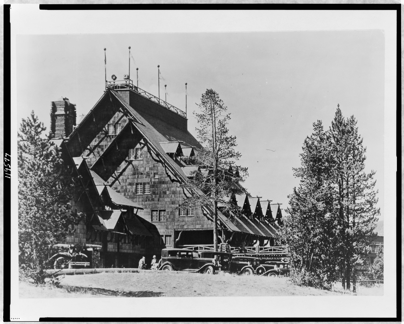 [Old Faithful Inn, with automobiles parked in front, Yellowstone National Park, Wyoming], [between 1930 and 1940] — historic photograph