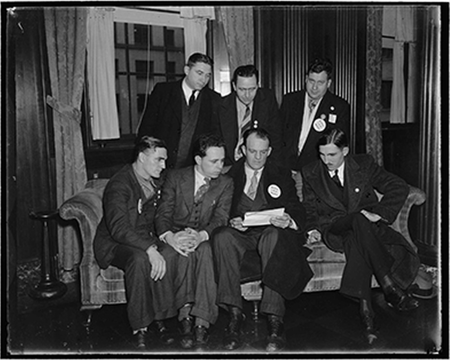Vintage Portrait - Washington DC - Striking Seamen see Secretary Roper, [19]39 January 10. — historic image