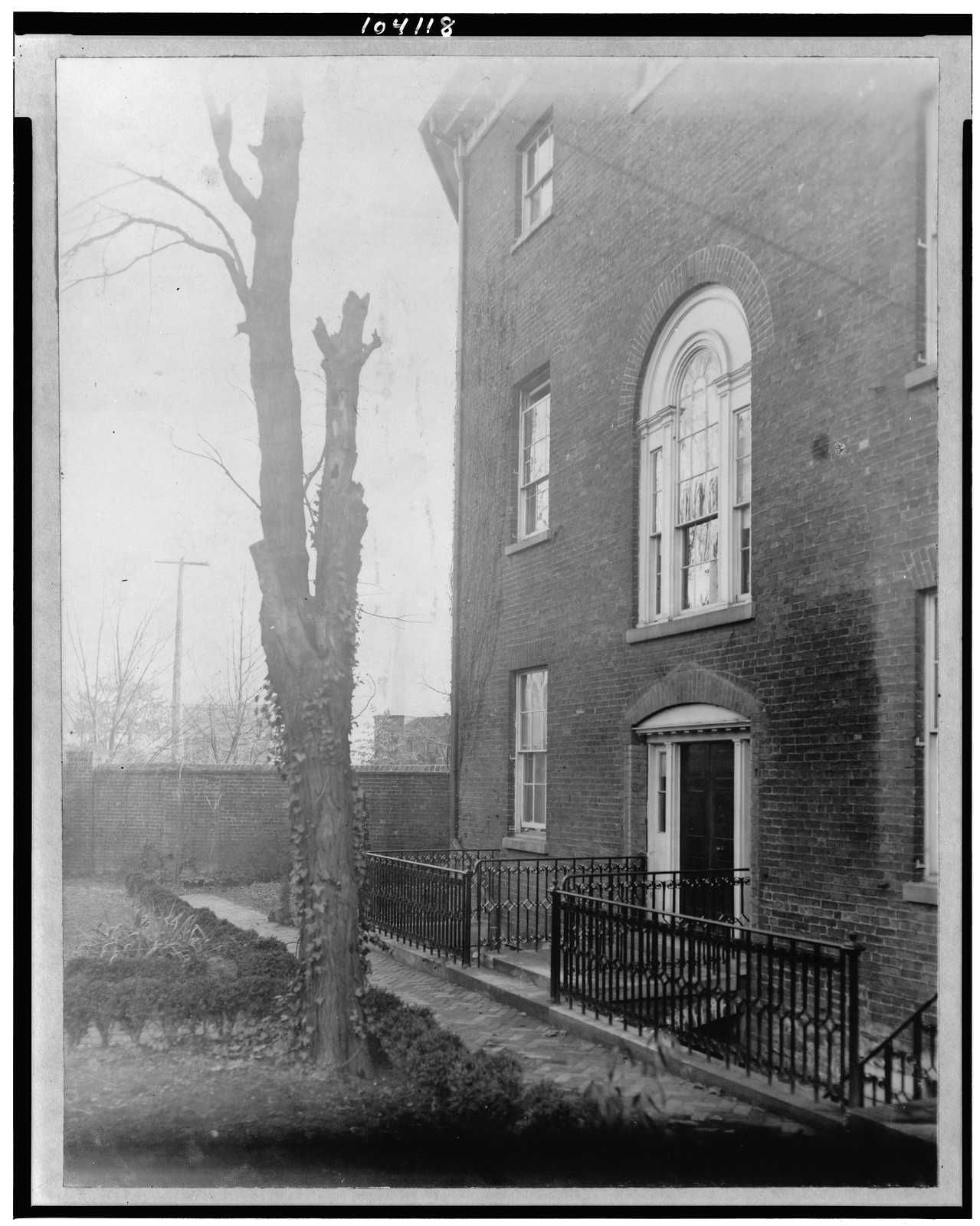 [Octagon House, exterior showing windows, Washington, D.C.], c1913 Jan. 25. — historic photograph