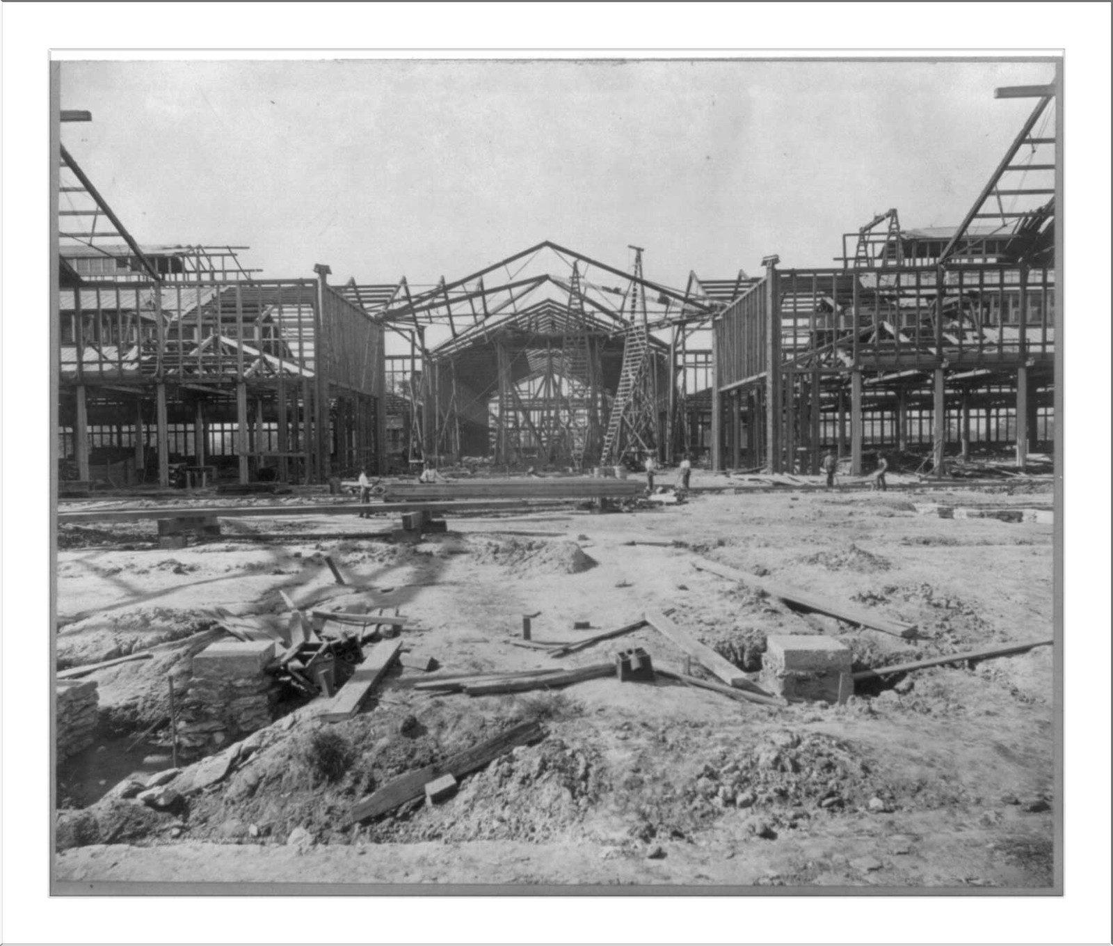 [Centennial Exhibition, Philadelphia, 1876: Constr. of transept of Machinery Hall, Sept. 7, 1875], 1875 — historic photograph