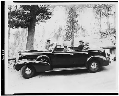 [Pres. Franklin Roosevelt in automobile with party at canyon, Yellowstone Park] / Hayne.