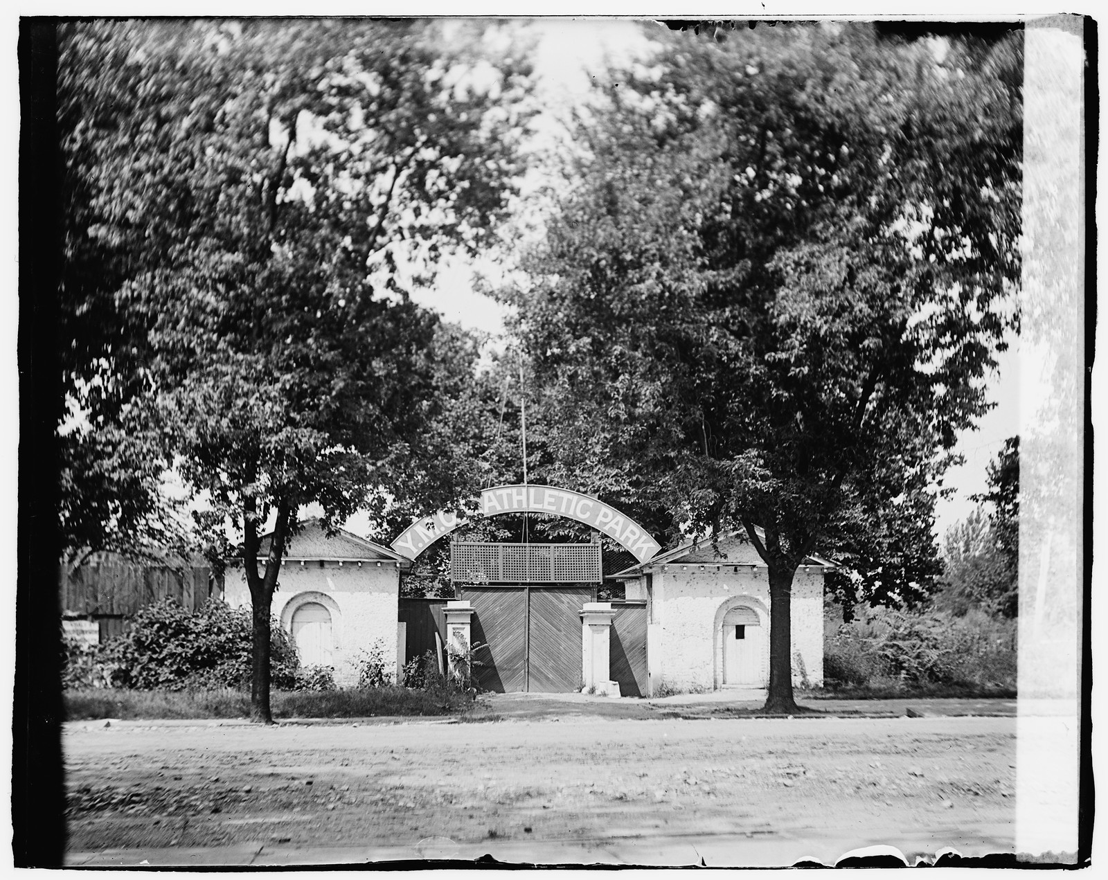 [Van Ness House gatehouse, 17th Street and Constitution Avenue, N.W., Washington, D.C.], [between 1900 and 1908] — historic photograph