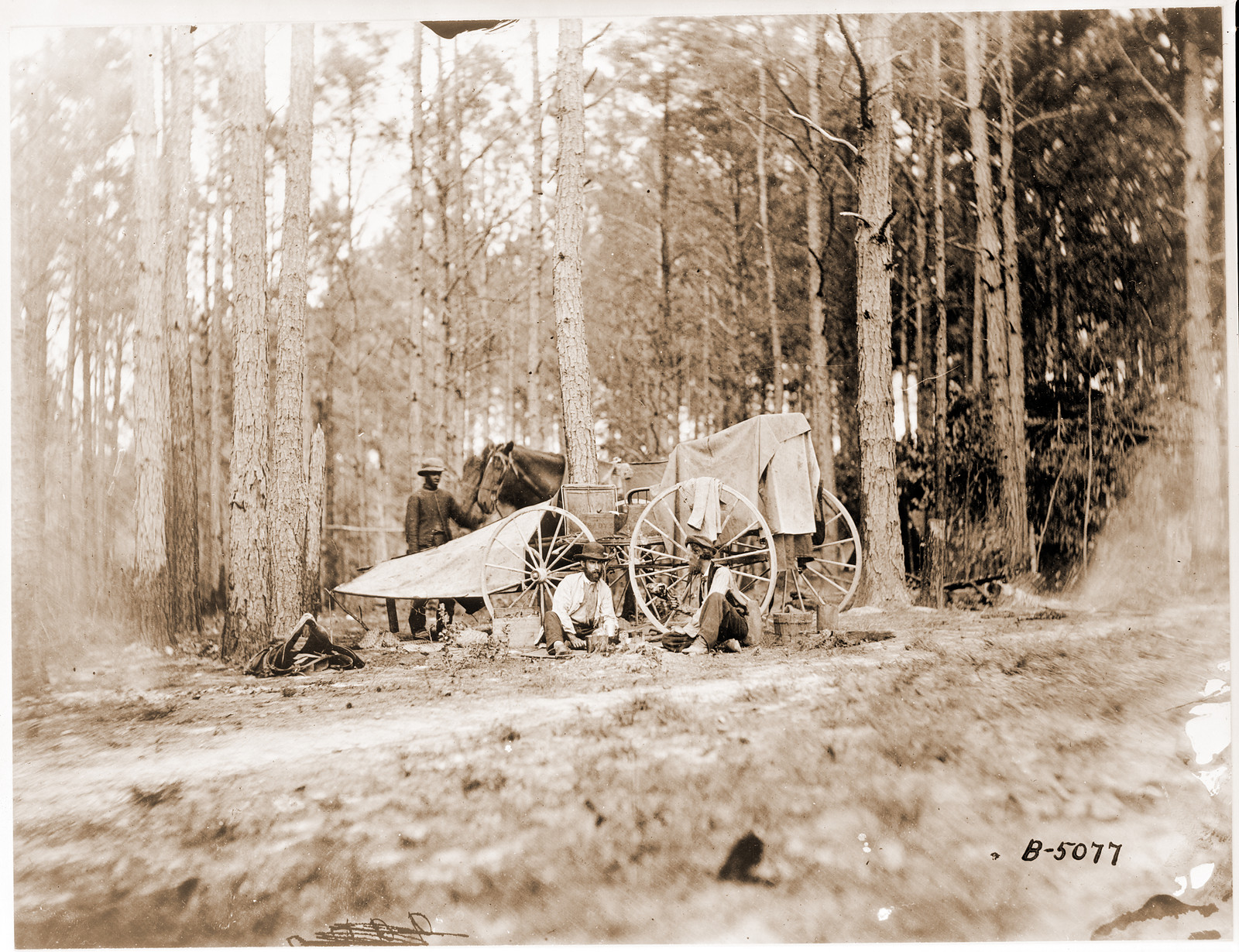 Bradys photo outfit in front of Petersburg Va., 1864 — historic photograph