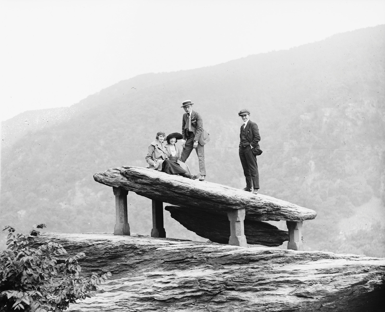 Jefferson Rocks, Harpers Ferry, [West Virginia], [between 1918 and 1920] — historic photograph