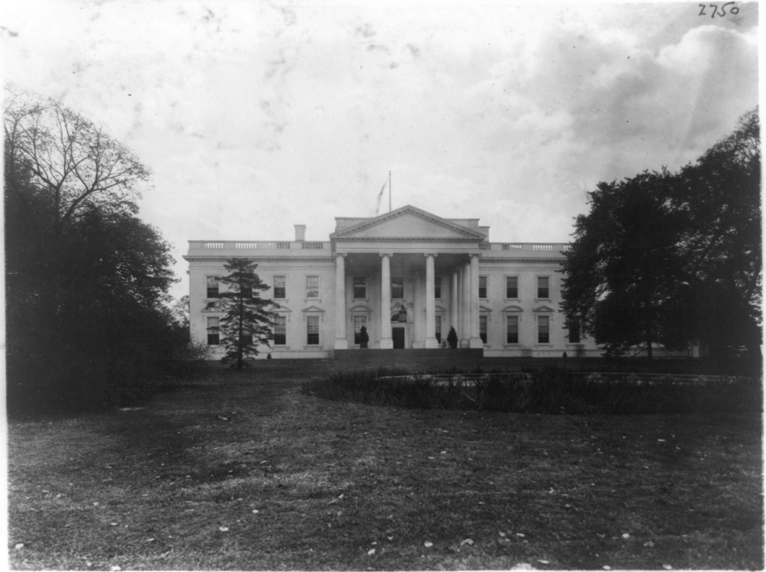 [East(?) Front of the White House], [between ca. 1920 and 1930] — historic photograph