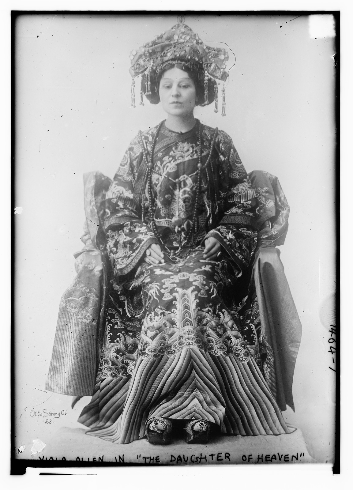 Viola Allen in the "Daughter of Heaven", n/a — historic photograph