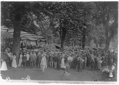 Large crowd on the White House grounds. July 4, 1903