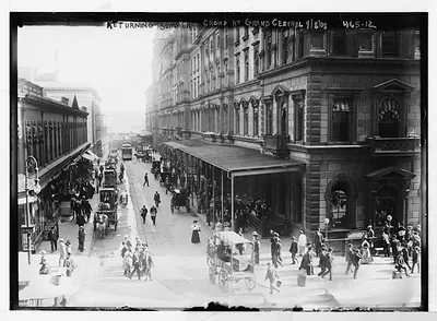 Crowd outside Grand Central Station, returning from summer vacations, New York