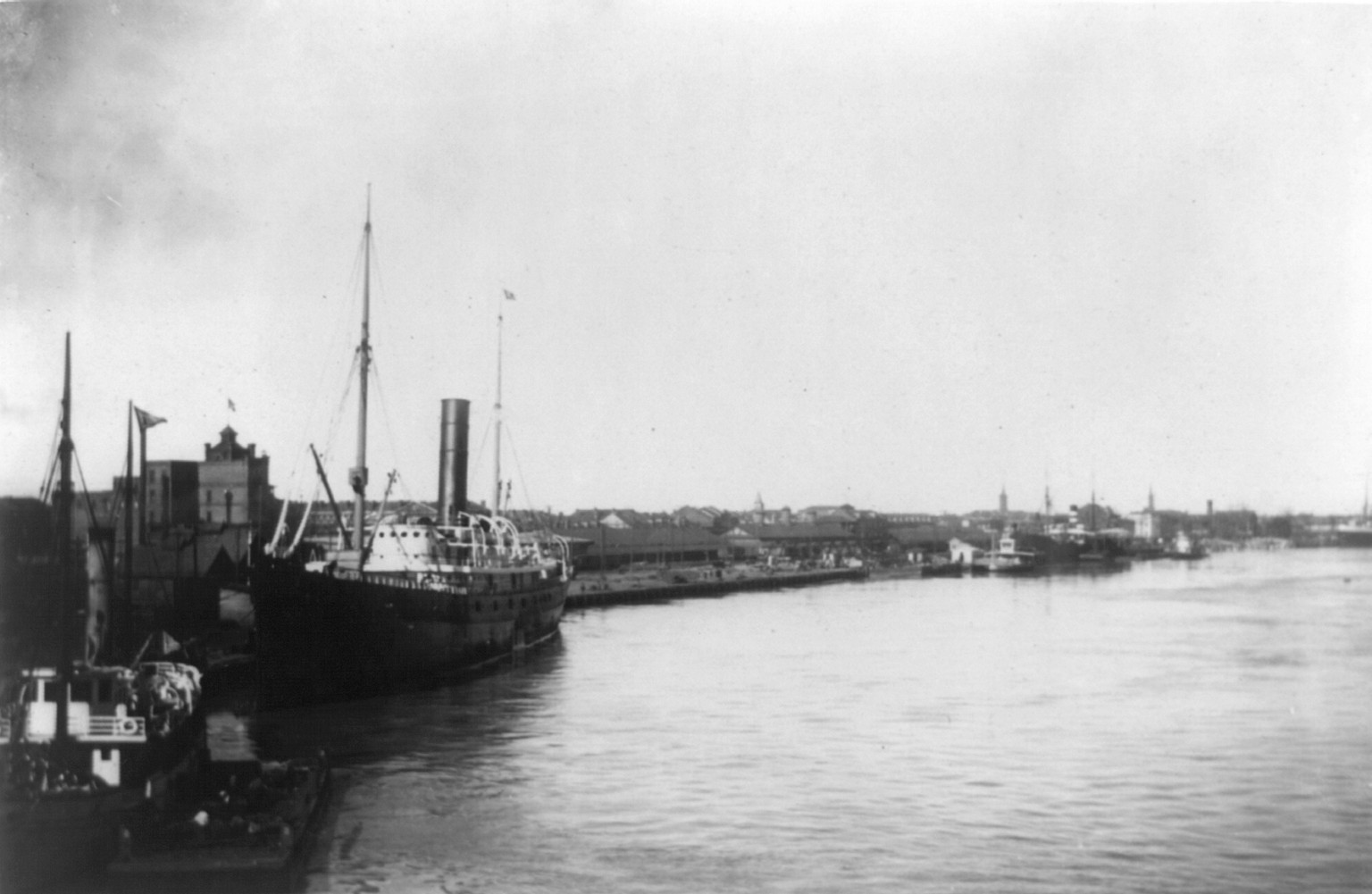 Mississippi River views: New Orleans harbor, Feb. 8, 1898, 1898 Feb 8. — historic photograph