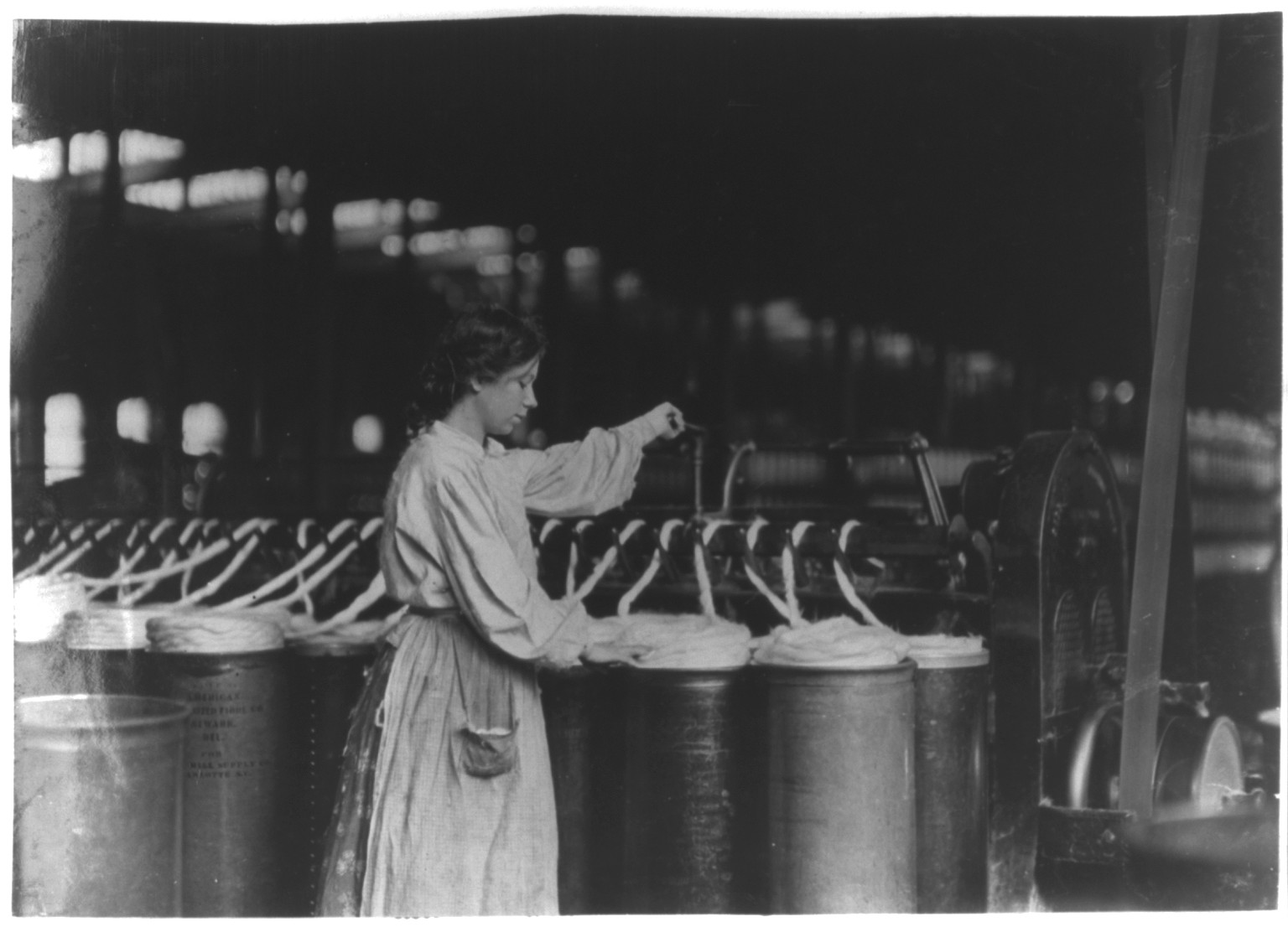 Lincoln Cotton Mill, Evansville, Ind. Girl at Slubber. Location: Evansville, Indiana., 1908 October. — historic photograph