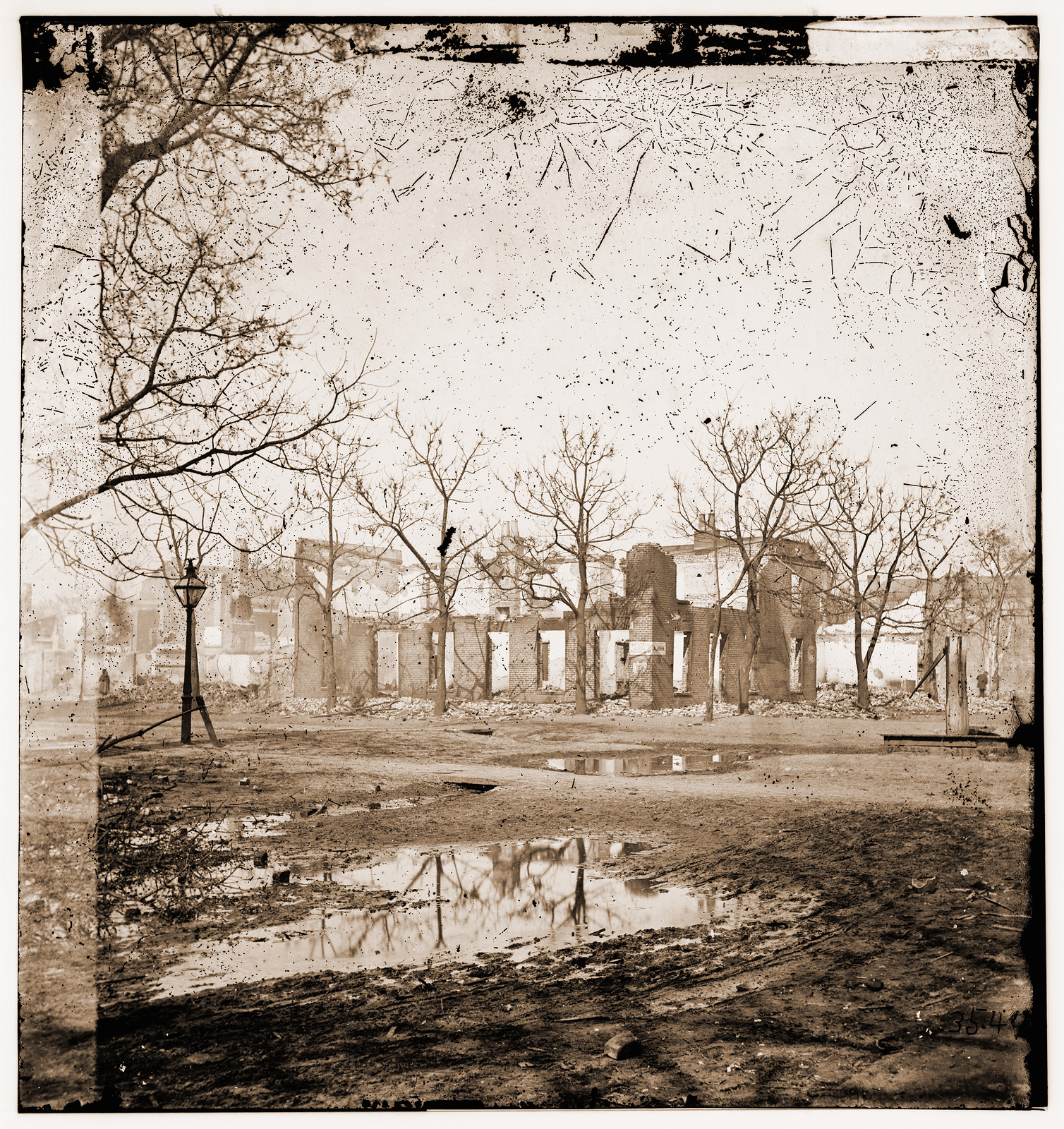 Savannah Georgia. Ruins of houses, 1865 — historic photograph
