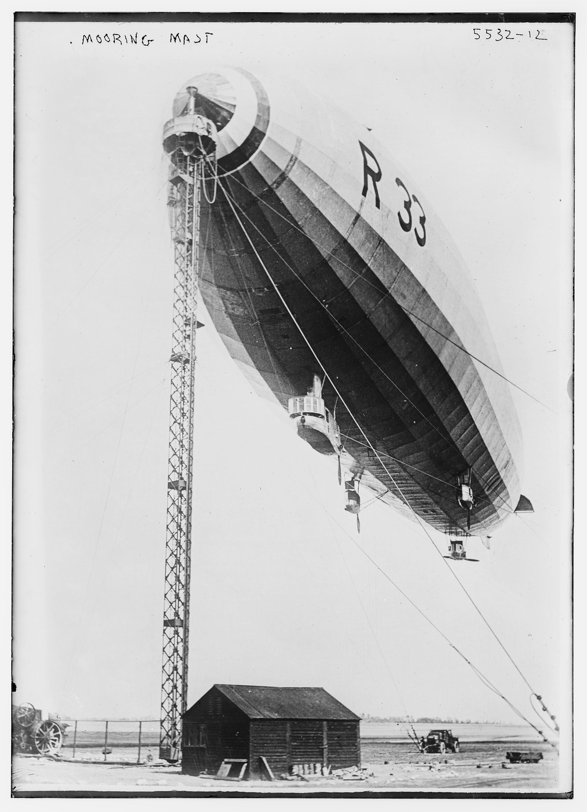 Mooring mast of R - 33, n/a — historic photograph