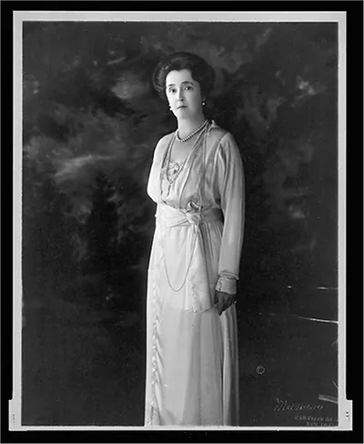 [Lady Lucy Duff-Gordon, full-length portrait, standing, facing slightly left] / Marceau.