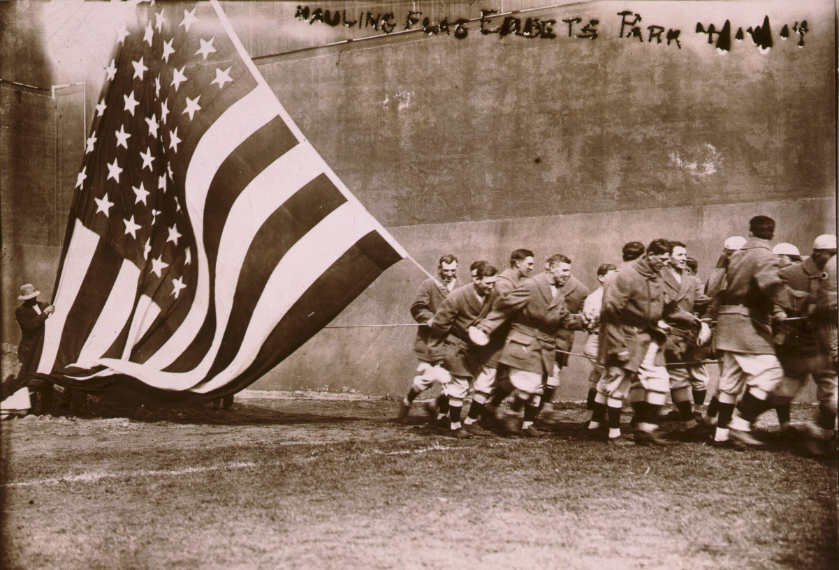 Hauling flag--Ebbets Park, [1914 April 14] — historic photograph