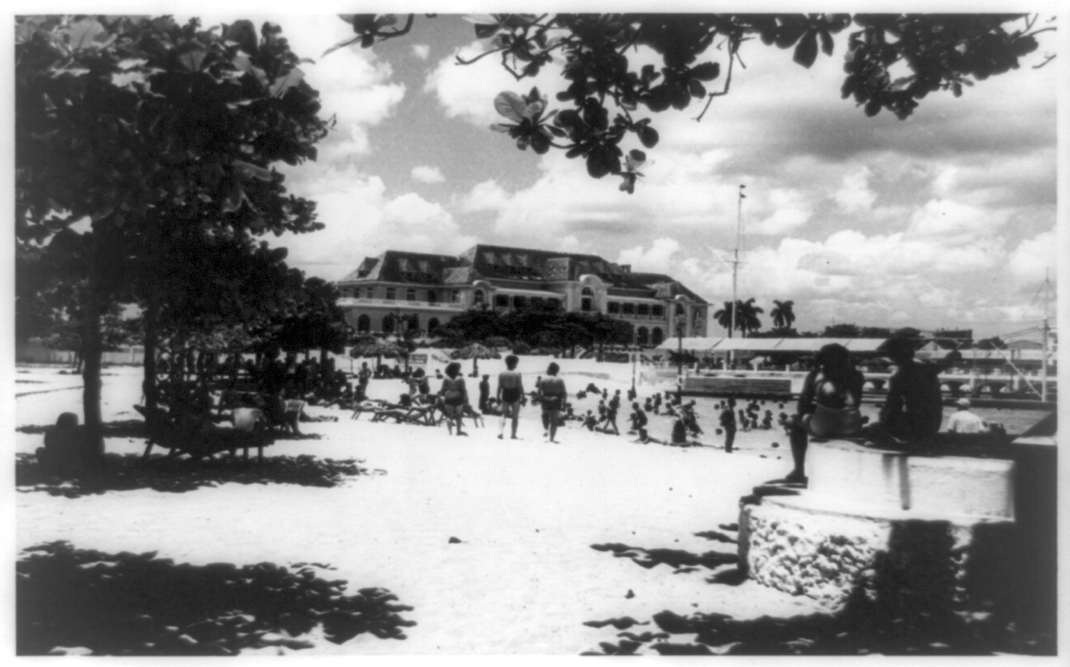 La Concha beach, Havana, Cuba, [ca. 1950] — historic photograph