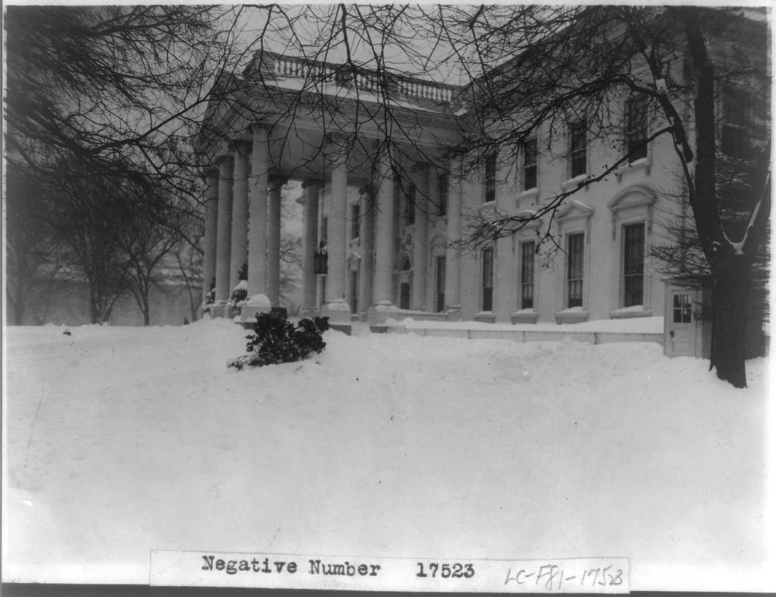 White House in winter, [between 1909 and 1932] — historic photograph