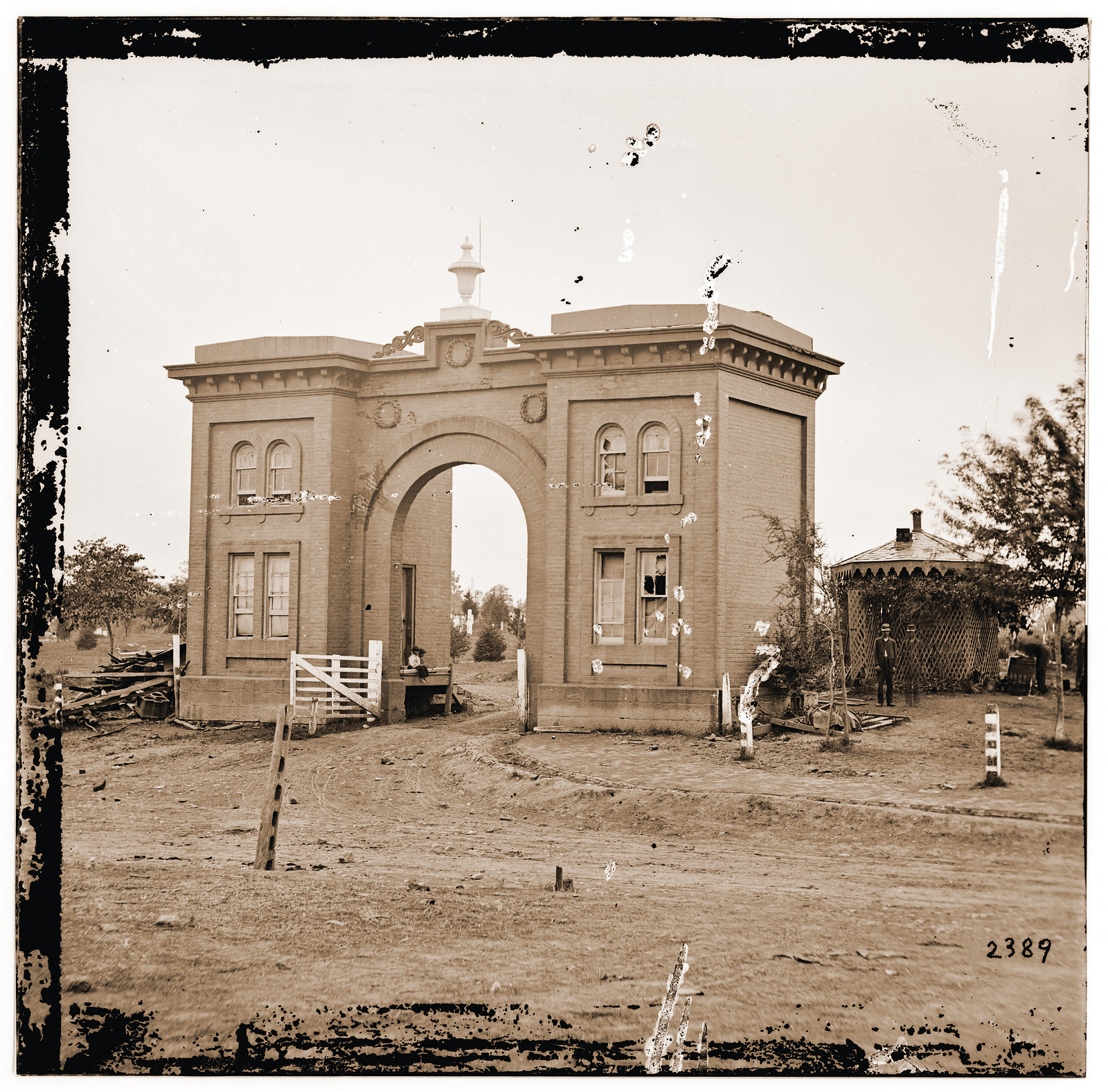 Gettysburg Pennsylvania. The cemetery gatehouse, 1863 — historic photograph