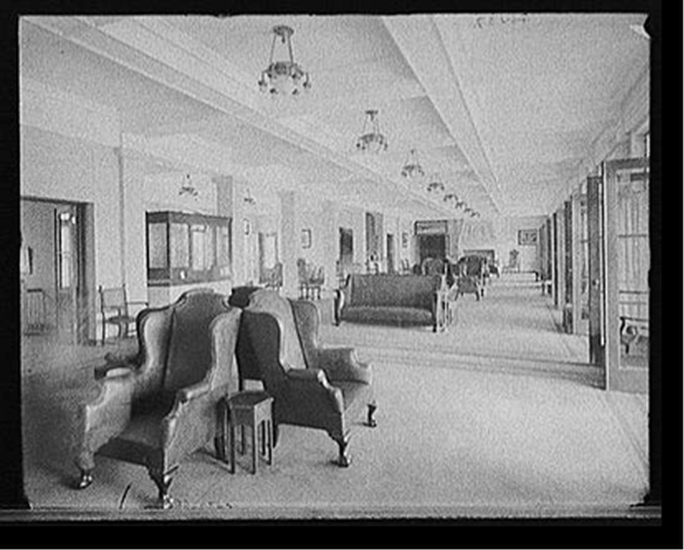 [The Concourse, Fort William Henry Hotel, Lake George, N.Y.], [between 1900 and 1915] — historic photograph
